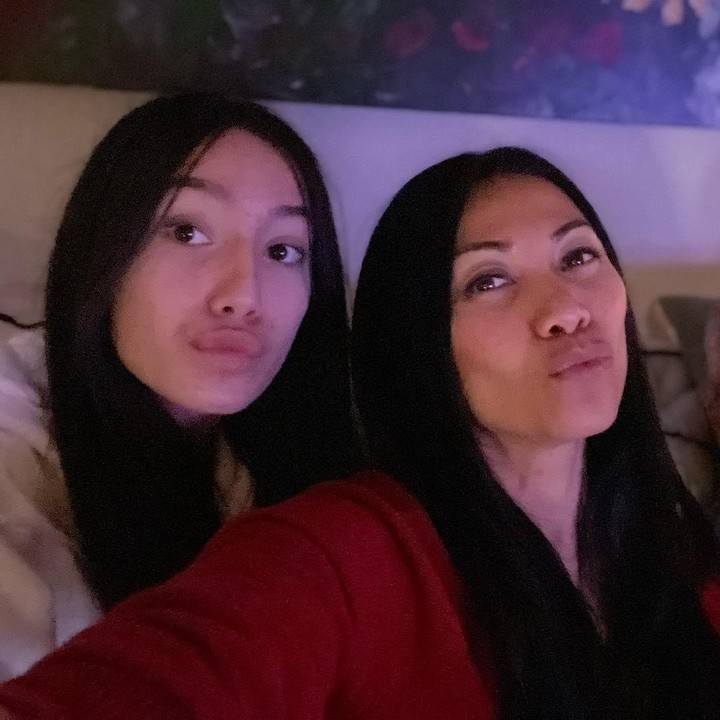 <p>Unggahan wajah Kirana yang pertama ini langsung disambut positif oleh warganet. Banyak netizen memuji kecantikan putri Anggun, Bunda. Keduanya bahkan dinilai sangat mirip. (Foto: Instagram @anggun_cipta)</p>