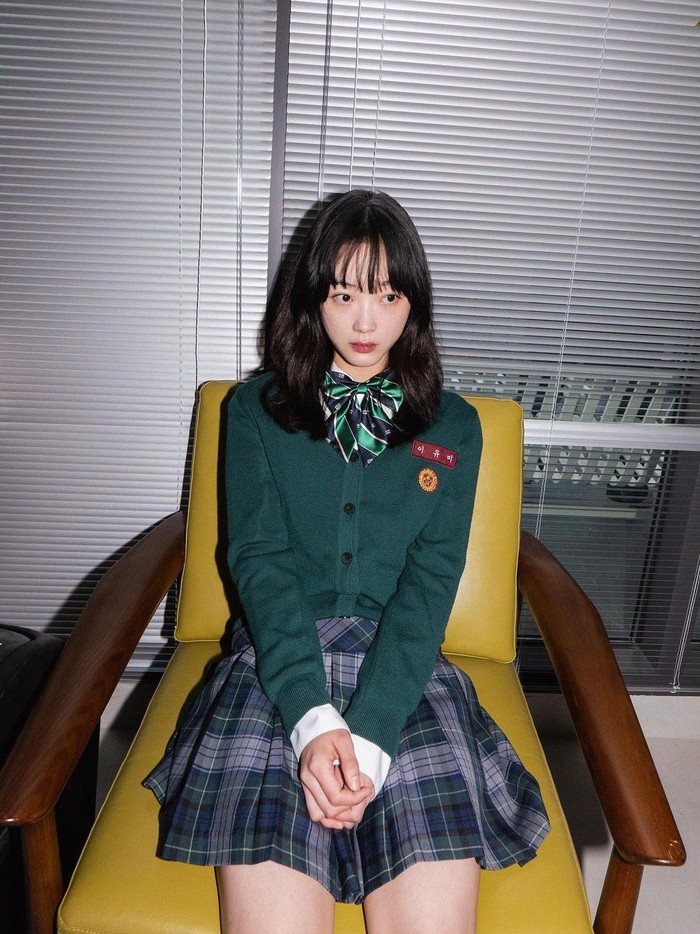 Meski terlihat polos, karakter Lee Na Yeon paling dibenci di serial baru ini. Na Yeon diceritakan sebagai siswi yang egois dan mementingkan diri sendiri. Bahkan menghalalkan segala cara demi dirinya sendiri./ Foto: instagram.com/leeyoum262