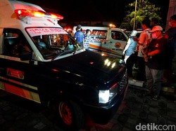 Iring-iringan Ambulans Jenazah 13 Korban Kecelakaan Maut di Bantul