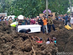Kisah Pilu Tulus Kehilangan 4 Anggota Keluarga di Kecelakaan Bus Bantul