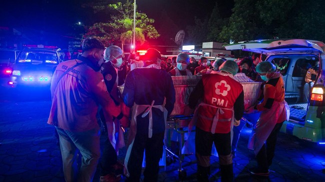FOTO: Bus Tabrak Tebing di Bantul, 13 Penumpang Meninggal Dunia