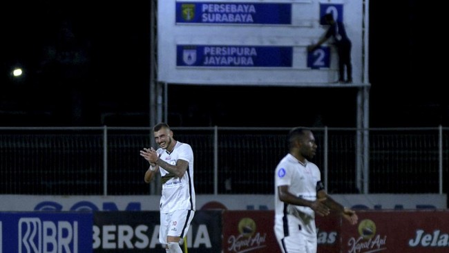 Persipura Jayapura resmi menunjuk anggota DRP RI Yan Permenas Mandenas sebagai manajer tim untuk mengarungi Liga 2 2022, sejak Selasa (5/4).