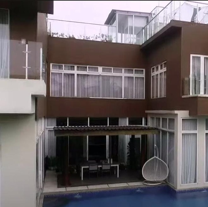 <p>Nama Airyn Tanu cukup dikenal di kalangan para artis. Untuk Bunda ketahui, Airyn merupakan pengusahan berlian. Belum lama ini, ia perlihatkan rumah mewahnya. (Foto: YouTube TRANS TV Official)</p>