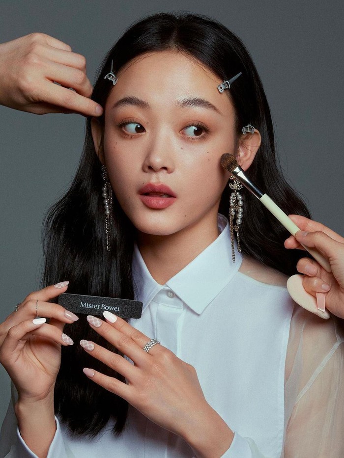 Selain sibuk berakting, Lee Yoo Mi juga mendapatkan banyak tawaran sebagai model. Baru-baru ini, ia didaulat sebagai model untuk brand Miu Miu dan Mister Bower./ Foto: instagram.com/leeyoum262