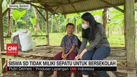 VIDEO: Siswa SD Tidak Miliki Sepatu Untuk Bersekolah