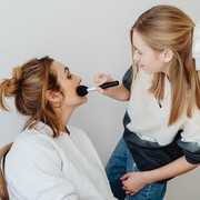 Kalau Sayang Ibu, Kasih Tahu  5 Tips Skincare untuk Usia 40-an Ini ke Beliau!