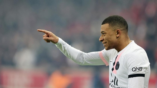 Paris Saint-Germain (PSG) terus berusaha keras merayu Kylian Mbappe bertahan termasuk dengan tawaran gaji yang menggiurkan.