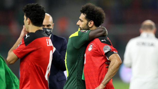 Senegal menjadi juara Piala Afrika, namun Sadio Mane tak melupakan pertemanan dengan Mohamed Salah yang merupakan bintang timnas Mesir.