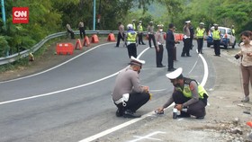 VIDEO: Petugas Temukan Kejanggalan di Bus Gandos Abadi Saat Olah TKP