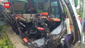 VIDEO: Bus Pariwisata Tabrak Tebing di Bantul, 13 Orang Tewas
