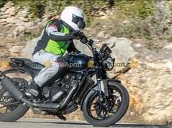 Triumph dan Bajaj Mulai Tes Motor Baru Calon Penjegal Royal Enfield