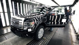 img-title Kekurangan Chip, Ford Setop Produksi Mobil Sementara