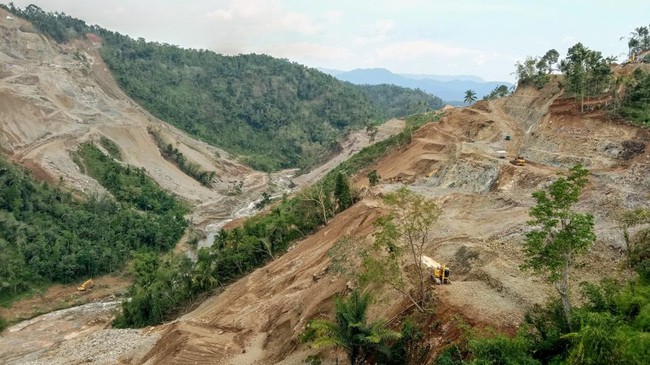 Merujuk dokumen Amdal, LBH Yogyakarta menyatakan pemerintah bisa melakukan cara alternatif selain mengambil andesit untuk pembangunan Bendungan Bener.