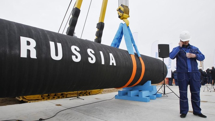 Europe Russia Natural Gas Explainer FILE - A Russian construction worker speaks on a mobile phone during a ceremony marking the start of Nord Stream pipeline construction in Portovaya Bay some 170 kms (106 miles) north-west from St. Petersburg, Russia on April 9, 2010. Europe is short of gas. Russia could in theory supply more beyond its long-term agreements, but hasn't, leading to accusations it is holding back to pressure Europe to approve a new controversial Russian pipeline. (AP Photo/Dmitry Lovetsky, File)
