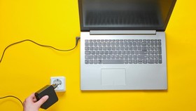 7 Cara Mengatasi Baterai Laptop Cepat Habis, Aktifkan Battery Saver