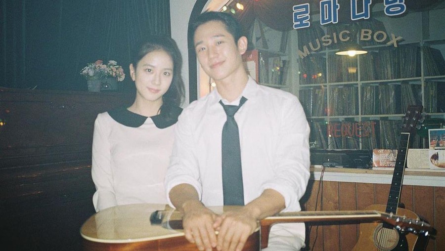 Momen kebersamaan Jisoo dan Jung Hae In di belakang layar Snowdrop.