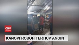 VIDEO: Kanopi Roboh Tertiup Angin