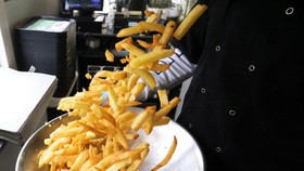 Studi: Makan Kentang Goreng Bikin Depresi dan Anxiety