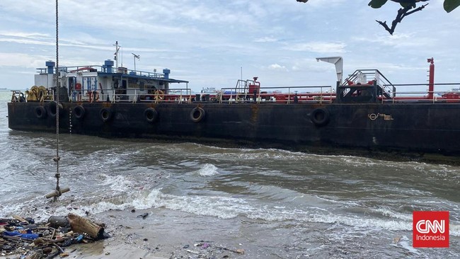 Dalam sepekan terakhir terjadi insiden kapal rusak di dermaga Merak akibat cuaca buruk yang terjadi.