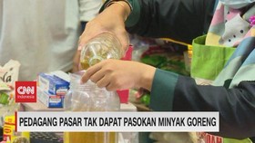 VIDEO: Pedagang Pasar Tak Dapat Pasokan Minyak Goreng