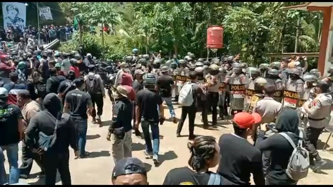 Koordinator Nasional Jaringan Gusdurian, Alissa Wahid meminta agar pengukuran lahan untuk proyek bendungan ditunda demi menghindari konflik.
