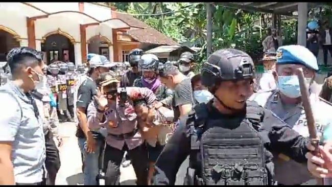 LBH Yogyakarta mengaku sulit masuk ke Wadas, Jateng, untuk memberi advokasi warga karena aparat menerapkan wajib swab.