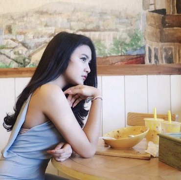 Pakai Gaun Merah Seksi, Mahalini Disebut Mirip Sosok Badarawuhi