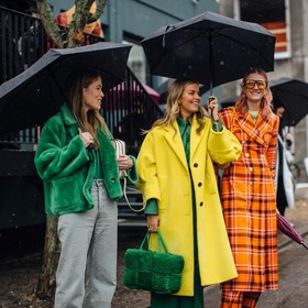 Trik Padu Padan Warna Outfit Sesuai Teori Skema Pewarnaan, Lebih Stylish dan Anti Norak!