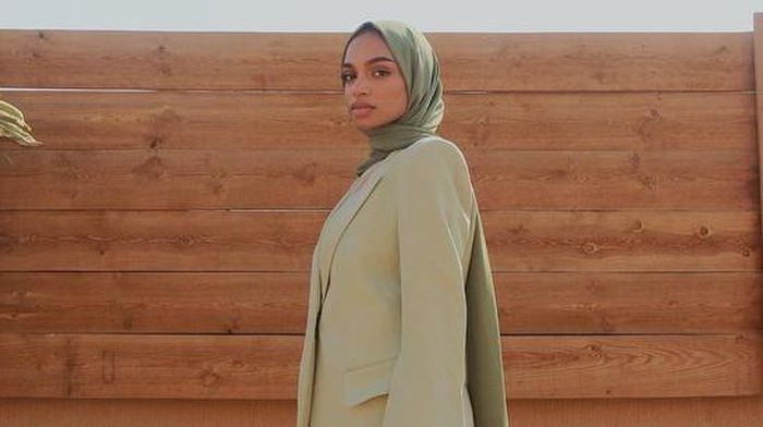 Kreatf dan Stylish, Berikut Gaya Hijab untuk Cuaca Dingin yang Bisa Dicoba! Kreatf dan Stylish, Berikut Gaya Hijab untuk Cuaca Dingin yang Bisa Dicoba!