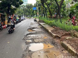 detikcom Do Your Magic: Permukaan Sumur Resapan Kuningan Jaksel Ini Hancur