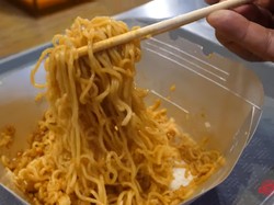 Ada Tempat Makan Mie Instan Swalayan Terbesar di Thailand, Jual Indomie!