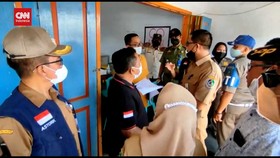 VIDEO: Petugas Tutup Gerai Tes Covid-19 Tak Berijin Di Banyuwangi