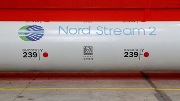 UKRAINE-CRISIS/EU-VONDERLEYEN FILE PHOTO: The logo of the Nord Stream 2 gas pipeline project is seen on a large diameter pipe at the Chelyabinsk Pipe Rolling Plant owned by ChelPipe Group in Chelyabinsk, Russia, February 26, 2020. REUTERS/Maxim Shemetov//File Photo