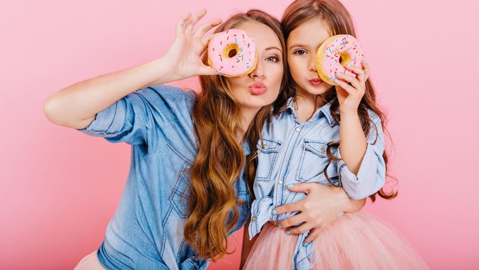 Stylish dan Gampang, Ini Inspirasi Gaya OOTD dengan Denim untuk Ibu dan Anak