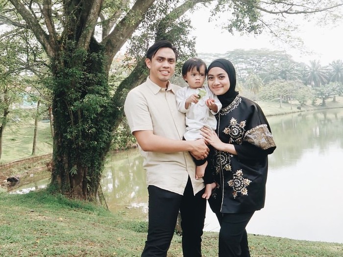 Dia Sekala Bumi merupakan anak dari pasangan Ayudia Bing Slamet dan Ditto yang lahir pada 24 Mei 2016. Ternyata, 'Dia' adalah gabungan dari nama Ditto dan Ayudia. / Foto: Instagram/ @ayudiac