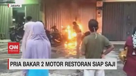 VIDEO: Dua Motor Miliki Restoran Siap Saji Dibakar