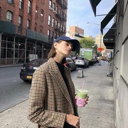 Inspirasi OOTD ala Gaya Sehari-hari Para Supermodel, Mudah Dicontek dengan Fashion Items Ini!