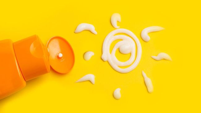 Masih banyak orang yang melakukan kesalahan memakai sunscreen. Kesalahan-kesalahan berikut ini membuat perlindungan yang diberikan jadi tidak maksimal.