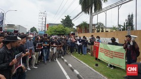 Massa Geruduk Polda Yogyakarta: Polisi Segera Angkat Kaki dari Wadas