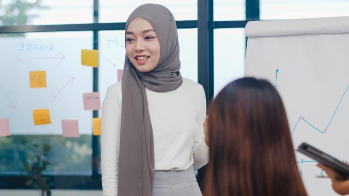 Kalau Mau Terlihat Cerdas di Depan Banyak Orang, Coba Lakukan 5 Trik Simpel Ini, Dijamin Mereka Akan Terpukau! Kalau Mau Terlihat Cerdas di Depan Banyak Orang, Coba Lakukan 5 Trik Simpel Ini, Dijamin Mereka Akan Terpukau!