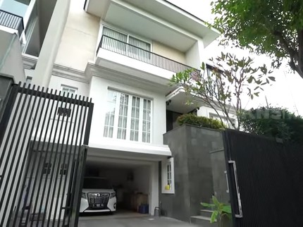 7 Potret Rumah Mewah Pemilik Sambal Bu Rudy, Ada Lift dan Kandang Burung Rp30 Juta