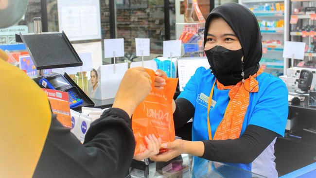 DAN+DAN meraih penghargaan Shopee Super Awards 2021 pada kategori Super Retail Non-FMCG ShopeePay Merchant.