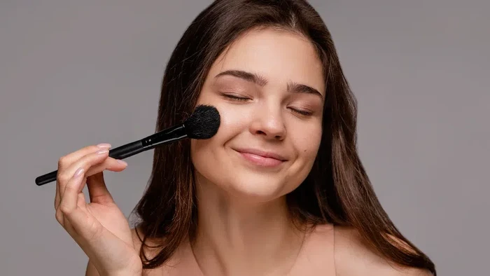 Banyak Brand Rilis Sunscreen Bubuk, Apakah Sama Efektif Seperti Jenis Lain?