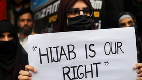 Protes Larangan Hijab di India Meluas, Pelajar Hindu-Muslim Tegang