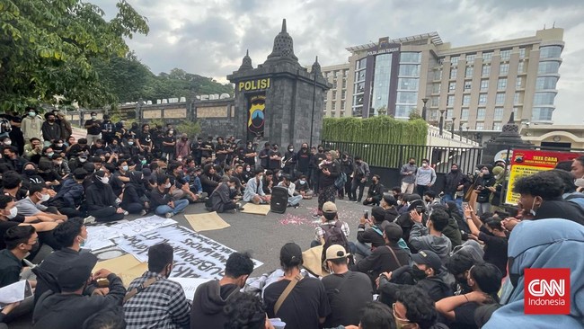Warga Desa Wadas melaporkan Kapolda Jawa Tengah ke Divisi Propam Polri atas proses pengamanan pengukuran tanah Bendungan Bener.