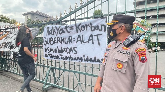 Polisi merespons hasil temuan Komnas HAM yang terbukti melakukan pelanggaran saat mengamankan warga di Desa Wadas.