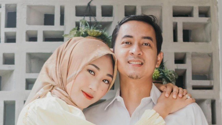 Dokter Aqmarina dan Suami Dokter Aqmarina dan Suami