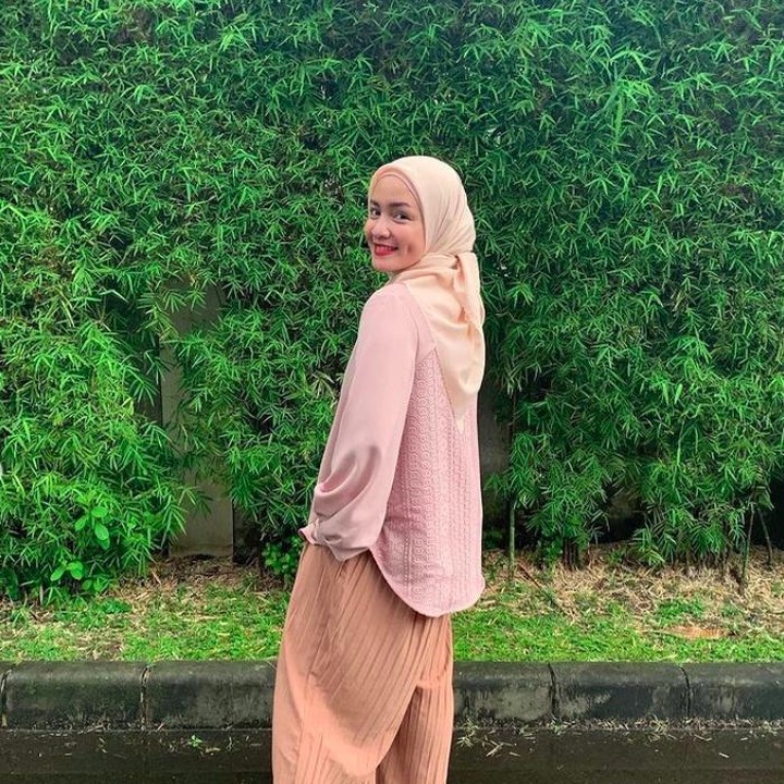 <p>Penggemar sinetron tahun 2000-an pasti tak asing dengan sosok Intan Nuraini. Sayangnya, artis 36 tahun ini sekarang sudah lama tak muncul di layar kaca. (Foto: Instagram @intan_nuraini23)</p>