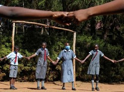 95 Siswi Kenya Mendadak Lumpuh! Penjabat Duga Bukan Penyakit, Tapi...