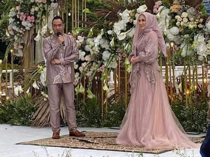 Terpopuler: Momen Lamaran Venna Melinda - Nama Bayi Perempuan dari Al-Qur'an
